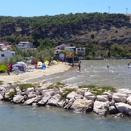 696-6 For 2+2 Pers. In Daire Lopar