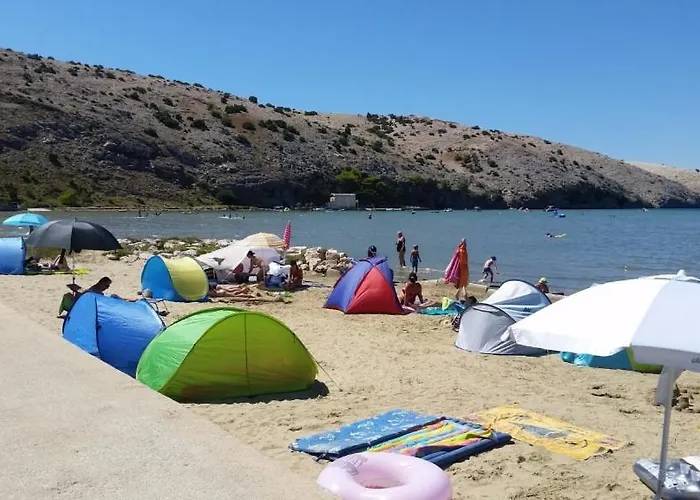 696-6 For 2+2 Pers. In *